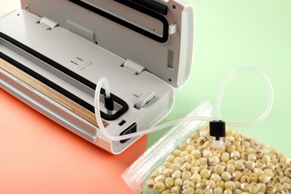 APARAT DE VIDAT HEINNER HAV-140WH, Putere 140W, Vidare uscata/umeda, Furtun pentru caserole, Cutter incorporat, Capacitate vidare: 7-8L/min, Alb - imagine 5