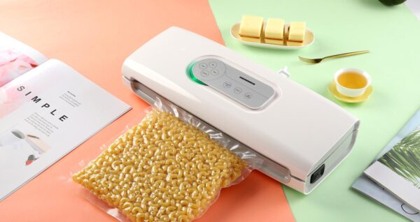 APARAT DE VIDAT HEINNER HAV-140WH, Putere 140W, Vidare uscata/umeda, Furtun pentru caserole, Cutter incorporat, Capacitate vidare: 7-8L/min, Alb - imagine 4